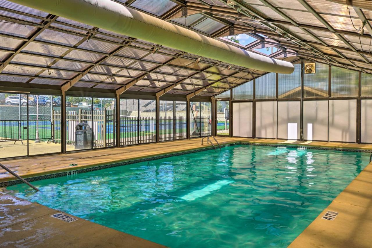 Pet-Friendly Branson Retreat With Pool And Golf Access Apartment Luaran gambar